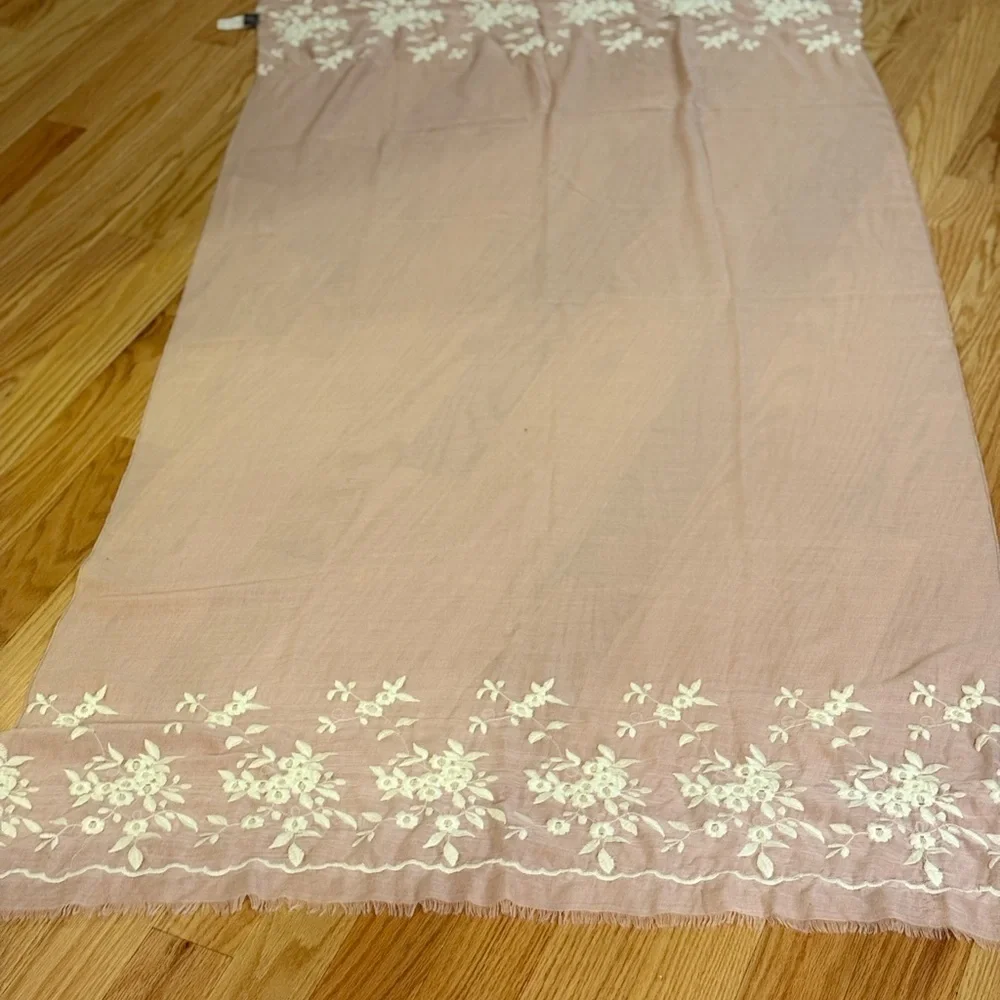 Light pink and White Floral Embroidered Scarf in new conditions